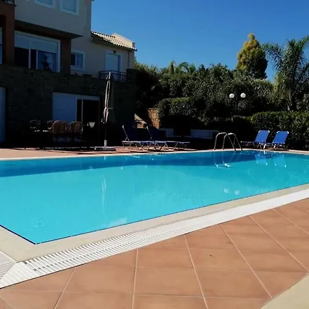 Jenny Hébergement de vacances Akrogiali